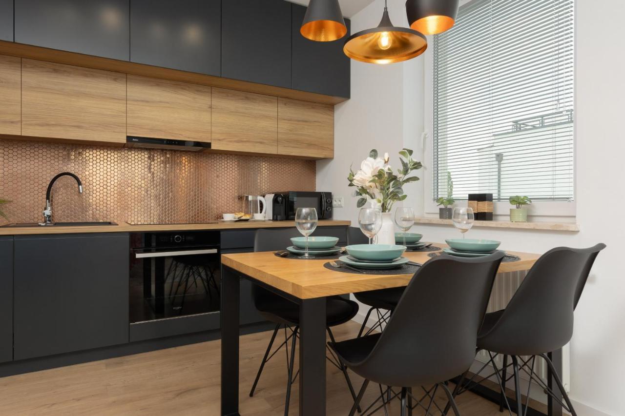 Trendy With 2 Bedrooms, Balcony & Parking By Renters Warszawa